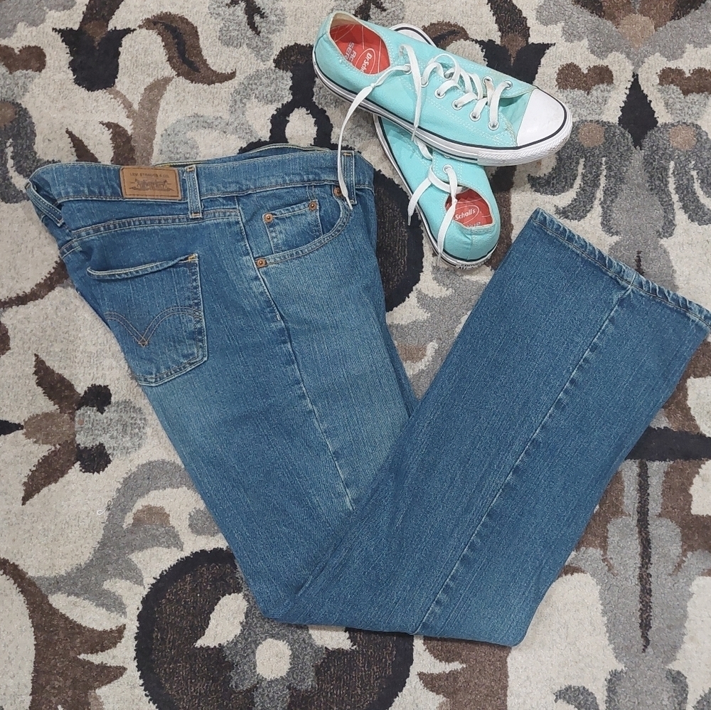 Levi's Curvy Bootcut Women’s Size 11 Blue Medium Wash Denim Mid Rise Jeans 30x30